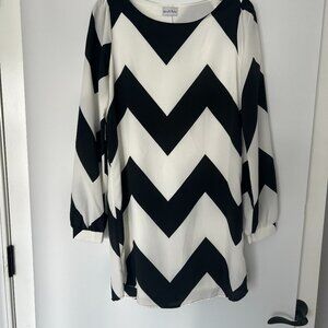 Bold Black & White Chevron Print Dress – Size 4